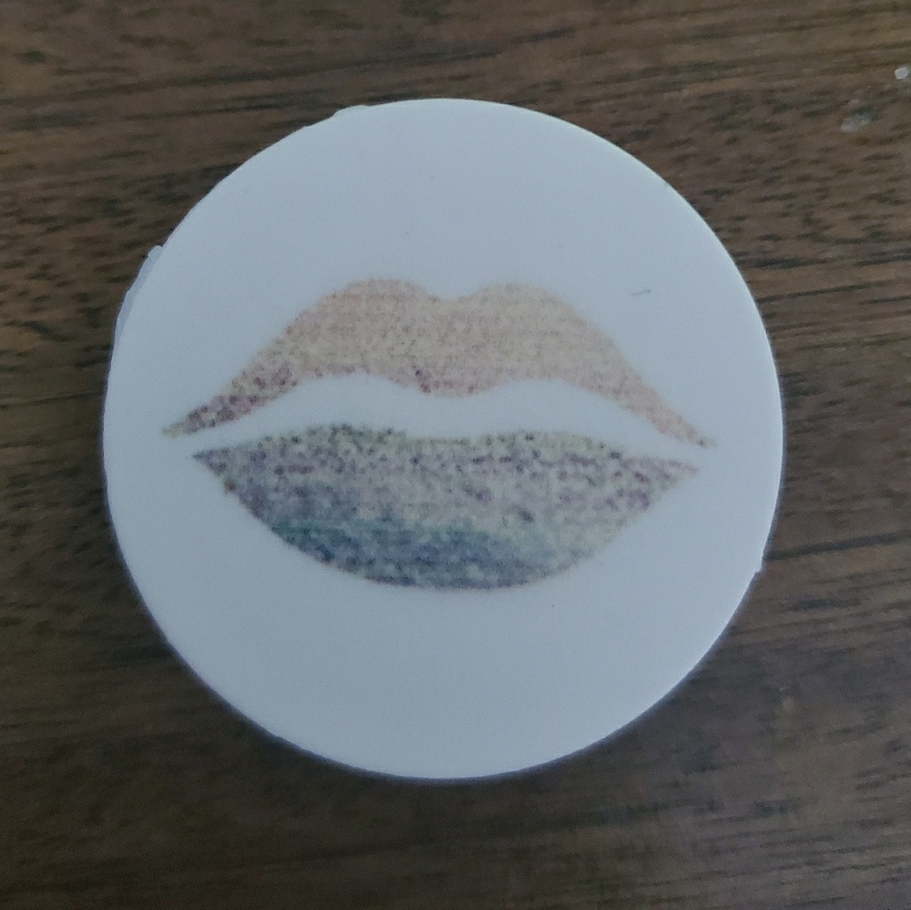 *2 choices* Lips Phone Socket